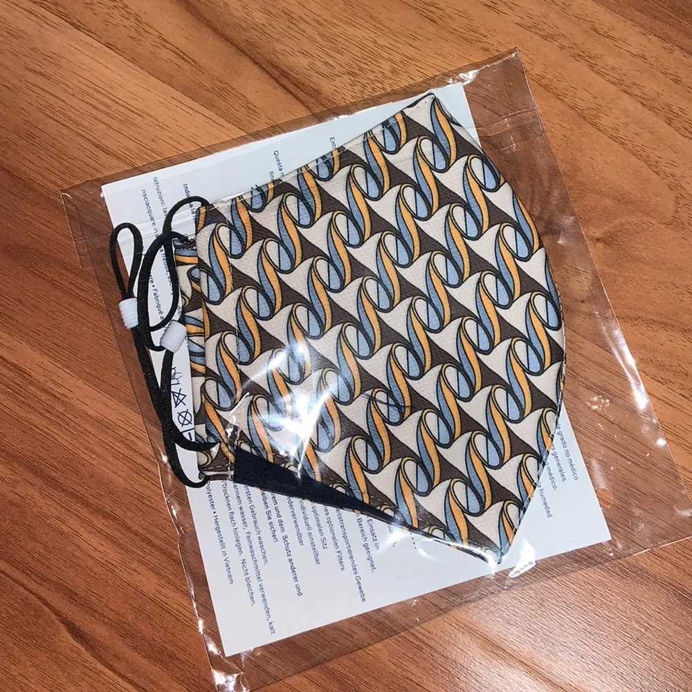 NWT Tory Burch Face Mask Wave Print